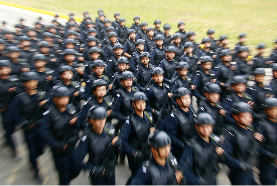 公安铁军向前进  市公安局  李波.jpg