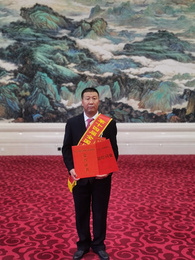 孙宏栋照片_副本.jpg
